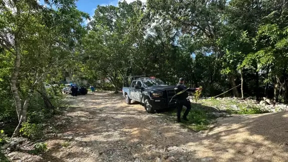 Elementos policiacos acordonaron la zona para realizar las diligencias. Elementos policiacos acordonaron la zona para realizar las diligencias.