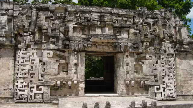 Chicanná, un sitio satélite de Becán, fue construido entre el 300 a.C. y el 1100 d.C. para la élite gobernante.