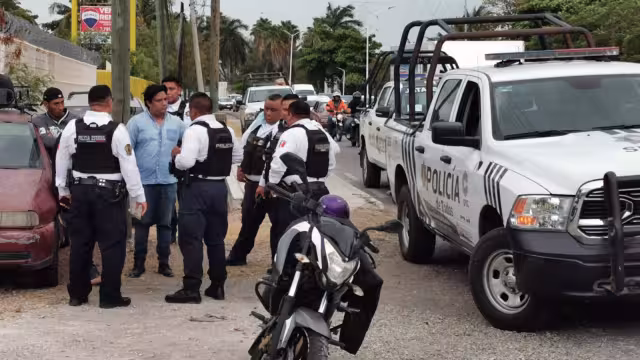 Revisión policial descarta arma y asegura motocicleta sin documentos válidos