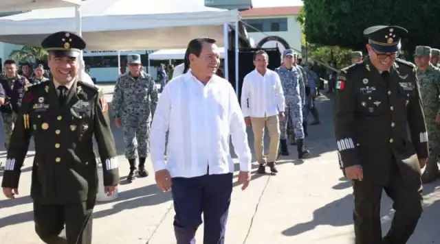 Gobernador Joaquín Díaz Mena encabeza ceremonia de cambio de mando en la 32a Zona Militar