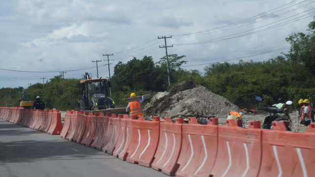 Las obras del Tren Ligero en la avenida Héroe de Nacozari requieren precaución y respeto a los límites de velocidad.