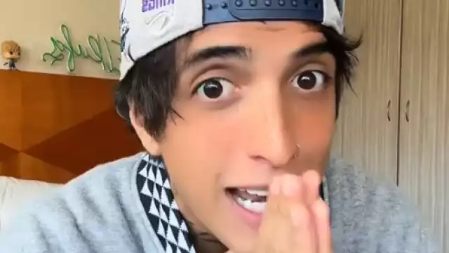 El turista junto con su grupo de amigos fueron interceptados por taxistas al tomar un Uber