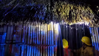 Fuego sorprende a familia mientras dormía en su casa en Carrillo Puerto