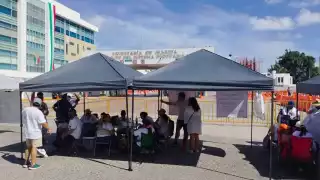 Empleados del Poder Judicial protestan en la entrada al Muelle Fiscal de Progreso