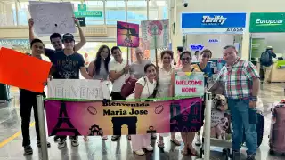 ¡Emotivo! Perrita recibe a su dueña en el Aeropuerto de Campeche  