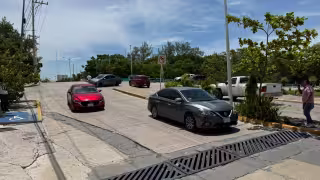 Choque entre dos autos provoca crisis nerviosa y caos vial en colonia Morelos
