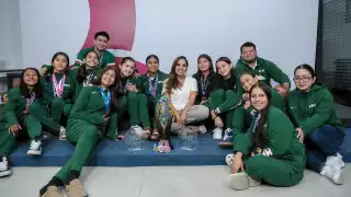 Mara Lezama felicita a las Mayas de Cancún por ganar el NFL Flag Championship Américas