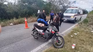 Motociclista derrapa en la vía Tixkokob-Tixpéhual tras chocar contra un jabalí
