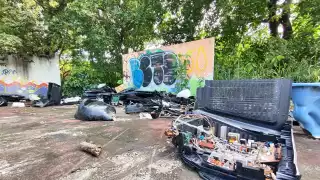 En las canchas del área e pueden encontrar desde bolsas de basura hasta electrodomésticos abandonados