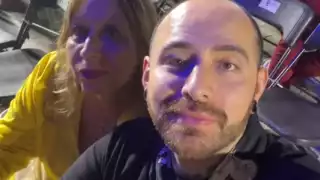 Mamá e hijo, invitados de Luis Miguel, presumen que estuvieron ¡en segunda fila! Y hay video