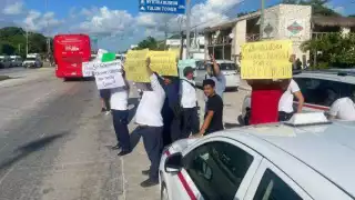  Taxistas  protestan por la liberación del  líder sindical en Tulum 
