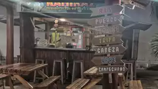  Servicio a domicilio y lluvias afectan los comercios locales en el centro de Sabancuy   