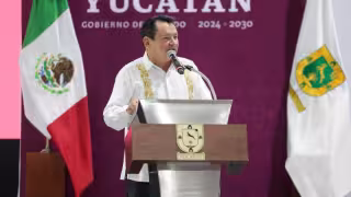 Joaquín Díaz Mena destaca atención emocional para jóvenes en Yucatán durante la clausura del Segundo Encuentro Estudiantil
