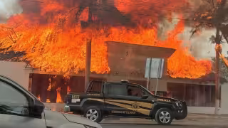 Incendio en Halachó deja destrucción total en zona turística y moviliza a cuerpos de emergencia
