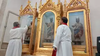 Bajan a las imágenes de los tres Santos Reyes Magos en Tizimín