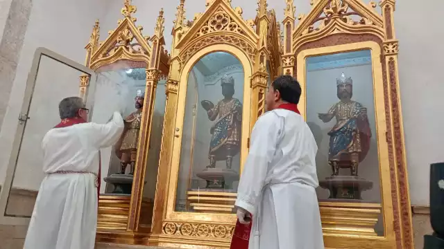 Decenas de personas se reunieron para presenciar la bajada