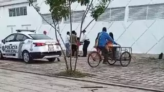 Familia de Escárcega "harta de robos" detiene a ladrón por su propia mano  