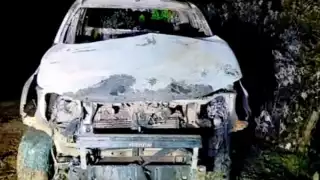 Autoridades deberán determinar el causante del incendio del vehículo.