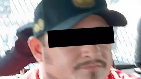 Adrián "N" fue detenido junto a otro sujeto en Tabasco.