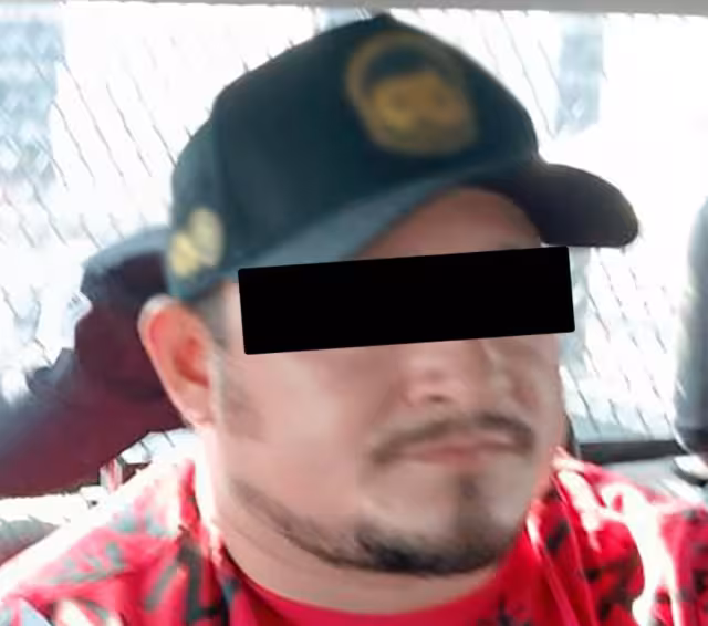 Adrián "N" fue detenido junto a otro sujeto en Tabasco.