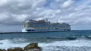Alertan por fuerte incendio a bordo de un crucero en Costa Maya, Quintana Roo