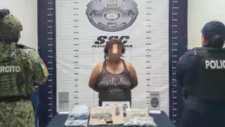 Detienen a una mujer con droga y arma de fuego en la colonia In House de Playa del Carmen