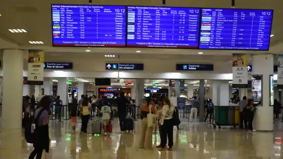 Pese a ser el día con más operaciones, se mantiene la gran movilidad de pasajeros