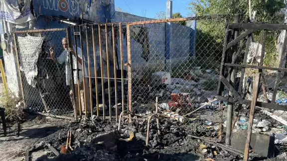 El abuelito ahora se ha quedado sin su pequeña vivienda El abuelito ahora se ha quedado sin su pequeña vivienda
