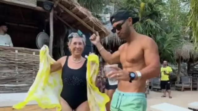 Tal parece que la abuela mostró tener más energía que muchos de lo que estaban en este evento en Tulum, Quintana Roo