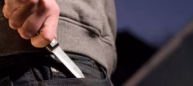 El hombre fue detenido momentos después afuera del expendio en Mérida