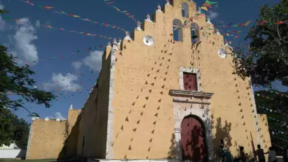 Es de los monumentos más representativos de Cuzamá Es de los monumentos más representativos de Cuzamá
