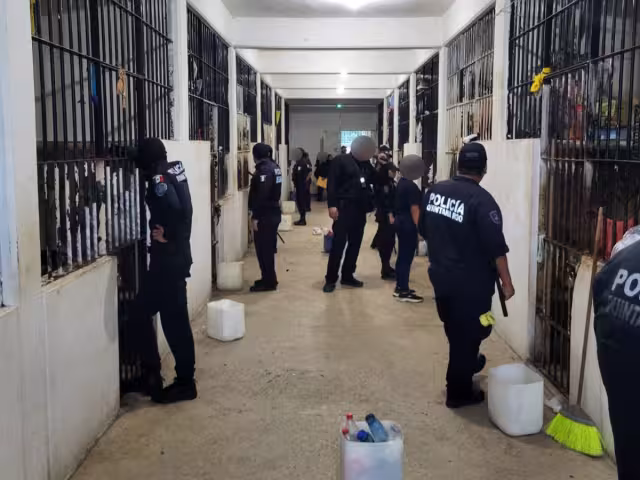 El cateo duró más de 20 horas, donde se encontraron gran cantidad de objetos ilegales