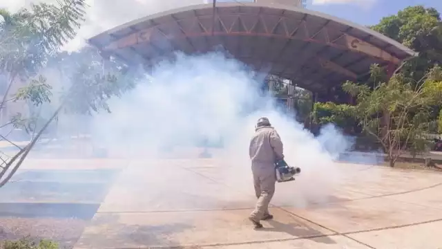 Las Brigadas de Vectores de Calkiní recorrieron el barrio San Isidro, para erradicar al mosco transmisor