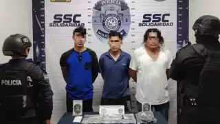 Gripo de tres motociclistas fueron detenidos por posesión de drogas en Playa del Carmen