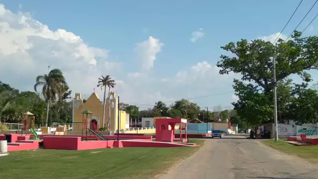 En Xcupil, hay preocupación por varios casos de fiebre en menores, según el comisario José Evelio Pantí Hoyos.