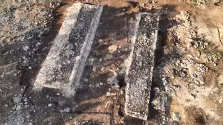 El sitio  presentaba saqueos y deterioro  grave en basamentos y muros