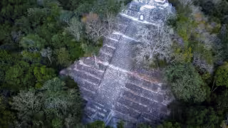 Calakmul libra lista de Patrimonio en Peligro; Tren Maya seguirá bajo vigilancia de Unesco