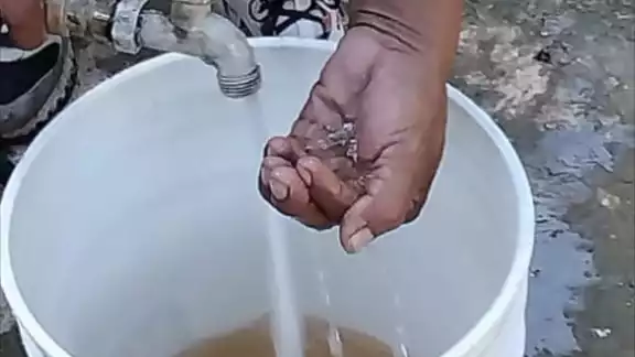 Vecinos de las comunidades evidenciaron el mal estado del agua Vecinos de las comunidades evidenciaron el mal estado del agua