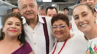 En el lugar se aglutinaron alrededor de 150 personas para recibir y despedir a la comitiva / Por Esto!