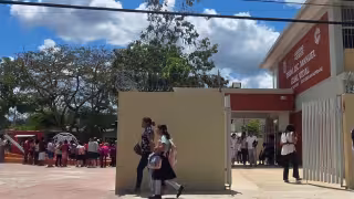 Opiniones divididas entre padres por cierre escolar en julio