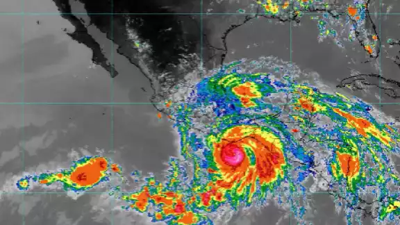 Se espera que el huracán Erick toque tierra en las primeras horas del jueves. Se espera que el huracán Erick toque tierra en las primeras horas del jueves.
