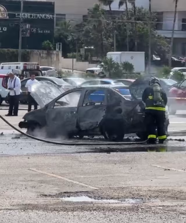 Registran incendios de automóviles en Playa del Carmen