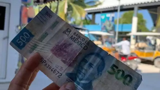 La mujer fue descubierta cuando pagaba con un billete falso