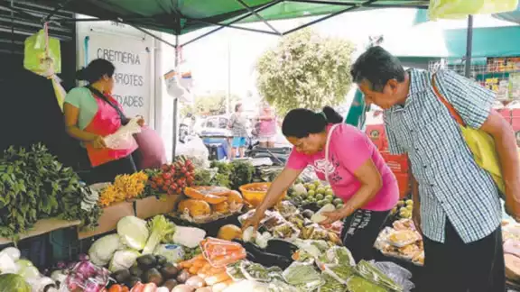 Los precios de las mercancías se elevaron 0.41%, mientras que los de los servicios lo hicieron en 0.38 por ciento Los precios de las mercancías se elevaron 0.41%, mientras que los de los servicios lo hicieron en 0.38 por ciento