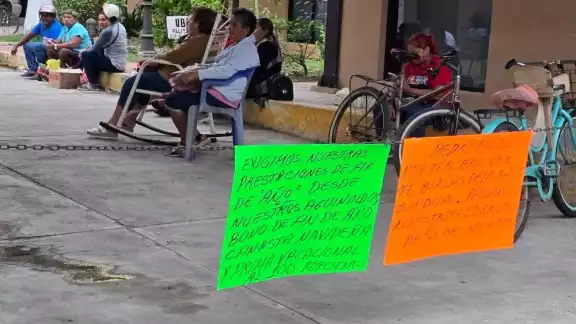 Trabajadores acusan que Ángela Cámara gastó dinero público que no debía tomar