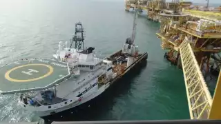 Trabajadores petroleros en Ciudad del Carmen amenazan con paro laboral por falta de pago