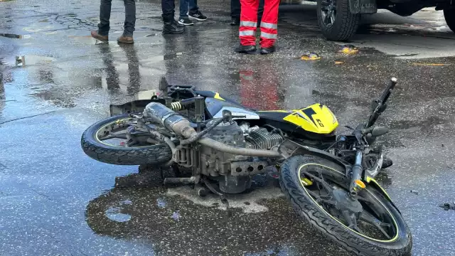 Un motociclista resultó lesionado en un accidente en el barrio de San Francisco, Campeche.