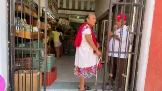 Hipiles, prendas frescas ideales para vestir durante la temporada máxima de calor en Yucatán