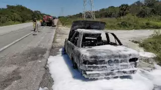 Falla mecánica deja en cenizas a un vehículo en la Carmen-Puerto Real