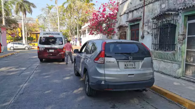 Colisiona contra combi colectiva en el guanal.